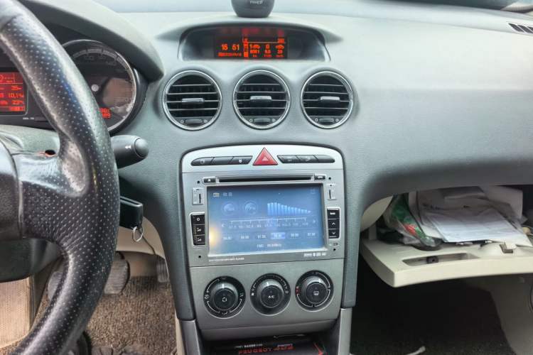 Used Peugeot 408 2011 2.0L Manual Comfort Edition
