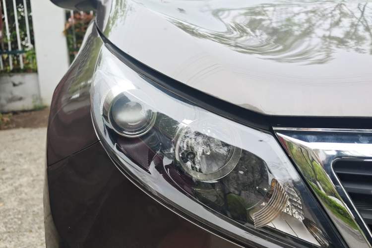 Used Kia Sportage R 2011 2.0L Automatic Two-Wheel Drive GLS Right Front Headlight