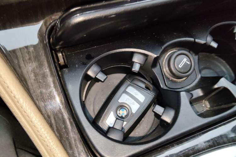 Used BMW 5 Series 2011 523Li Leading Model
