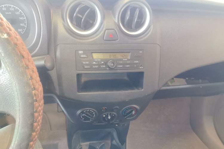 Used Venucia R30 2014 1.2L Manual Comfort Edition
