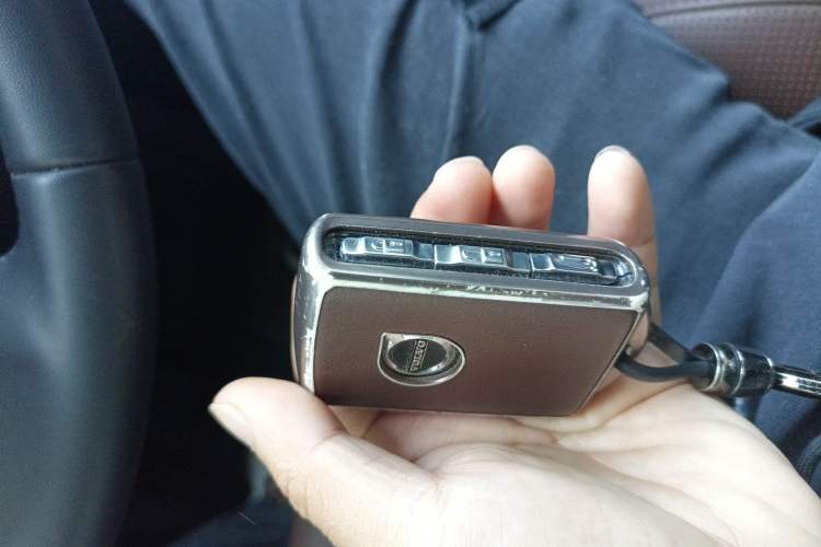 Used Volvo XC60 New Energy 2025 Plug-in Hybrid Long-Range All-Wheel Drive Smart Luxury Edition
