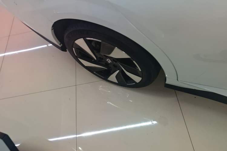 Used Lingxi L 2024 Player No. 1 Edition Right Rear Wheel Hub