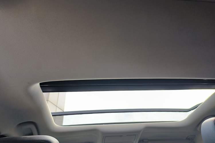 Used Jaguar XEL 2019 2.0T 200 PS Elite Edition Headliner