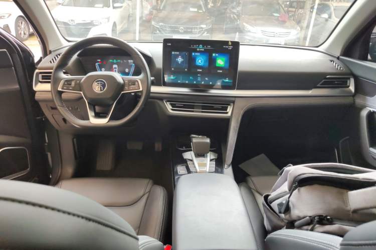 Used BYD Song Pro New Energy 2019 DM 1.5T Four-Wheel Drive Performance Edition Deluxe Model Center Console