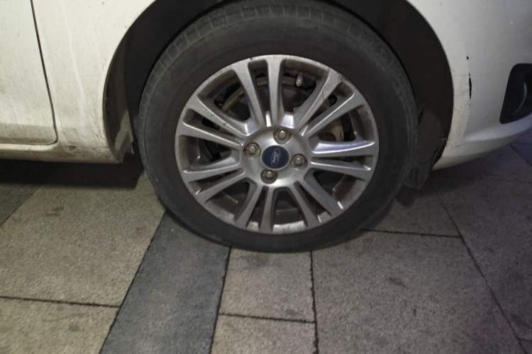Used Ford Fiesta 2013 Hatchback 1.5L Automatic Fashion Edition Right Front Wheel Hub