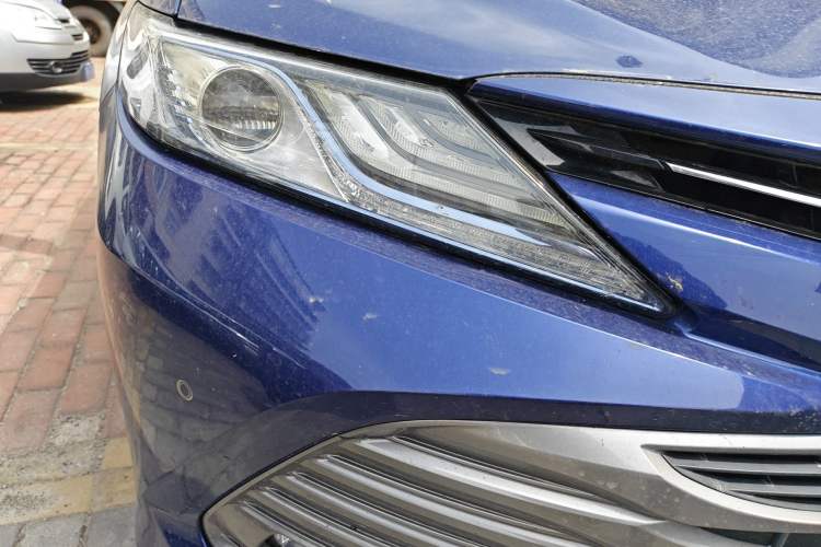 Used Toyota Camry 2019 Dual-Engine 2.5HQ Flagship Edition China VI Standard Right Front Headlight