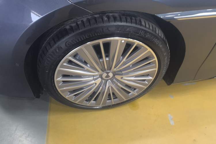 Used Denza Z9 2024 1100 km All-Wheel-Drive Ultra Version
