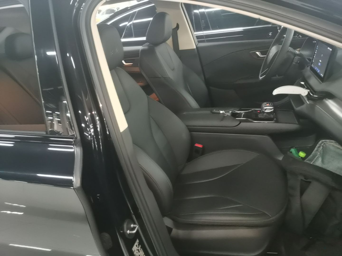 Hongqi E-QM5 2023 Base Travel Edition — снимка 19