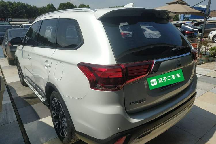 Used Mitsubishi Outlander 2019 2.0L Two-Wheel Drive Comfort Edition 5 Seats China V Standard
