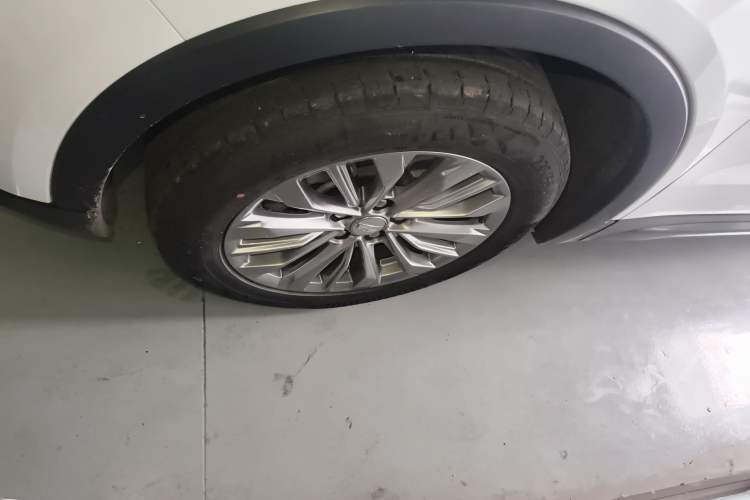 Used Cadillac XT4 2024 28T Two-Wheel-Drive Luxury Version Exterior 4