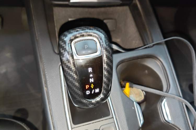 Used Cadillac XT4 2018 28T Two-Wheel Drive Leading Version Gear Lever