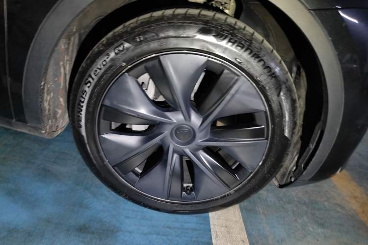 Used Tesla Model Y 2024 Long-Range All-Wheel-Drive Version