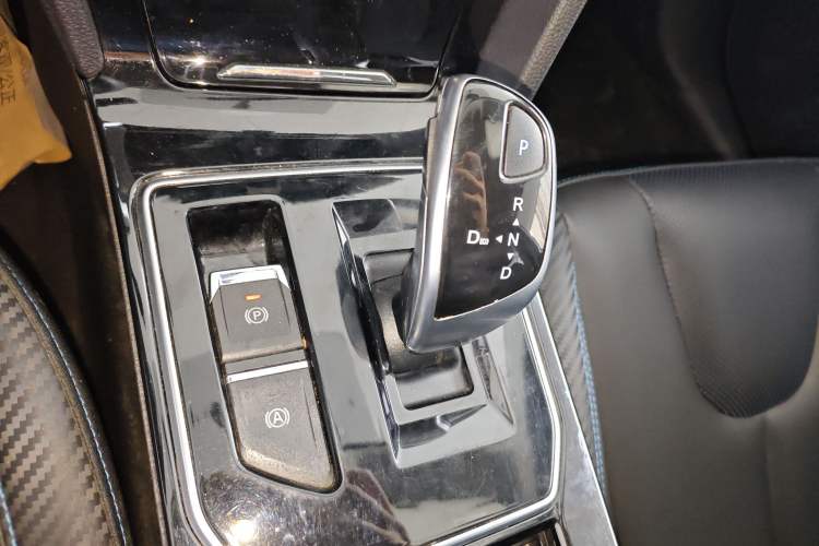 Used Venucia D60EV 2020 Standard Range Smart Drive Edition Gear Lever