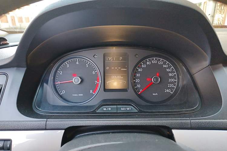 Used Volkswagen Lavida 2013 Revised Classic 1.6L Automatic Fashion Edition
