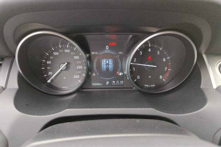 Used Land Rover Range Evoque 2018 240 PS SE Smart Brilliance Edition Odometer Close Up