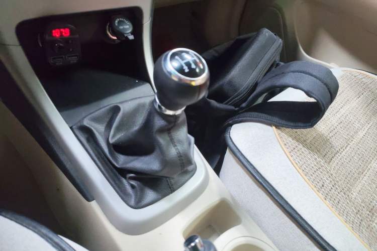 Used BYD F3 2014 1.5L Manual Luxury Model Gear Lever