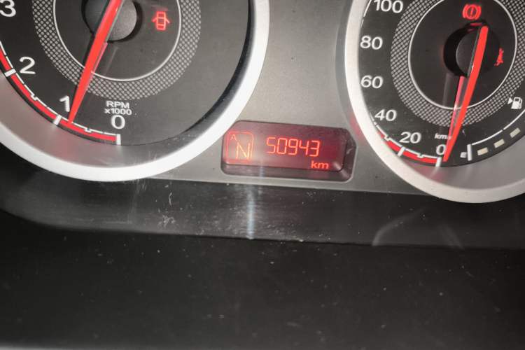 Used MG 3SW 2015 1.5L AMT Elite Model Odometer Close Up