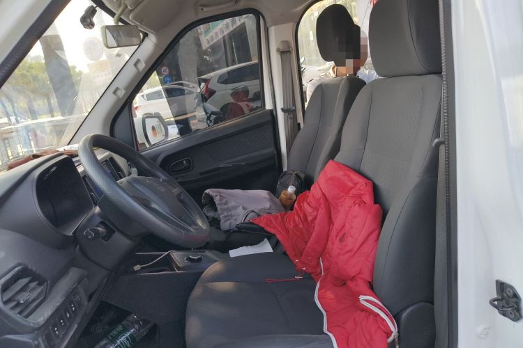 Used Chana Ruixing EM80 2025 Passenger Version Comfort Edition 6-Seater 300 km Dual-Swing Doors