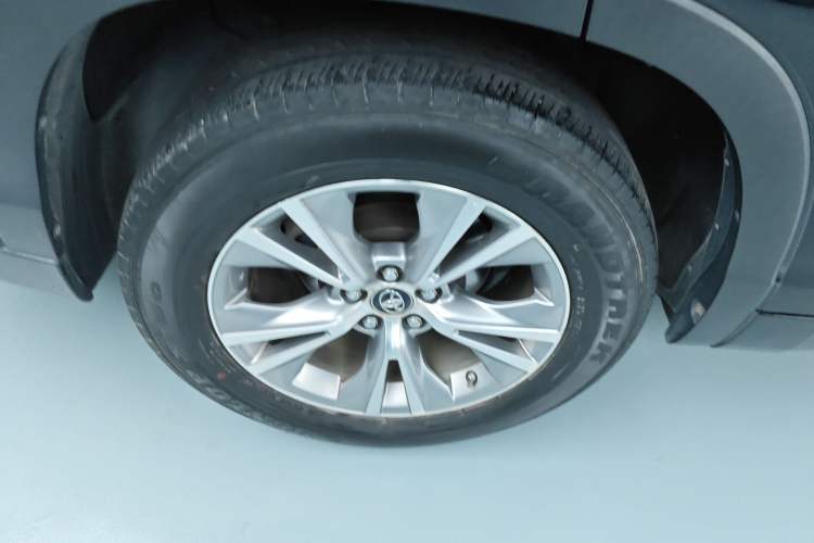 Used Toyota Highlander 2017 2.0T Two-Wheel Drive Elite Version 7 Seats Right Rear Wheel Hub