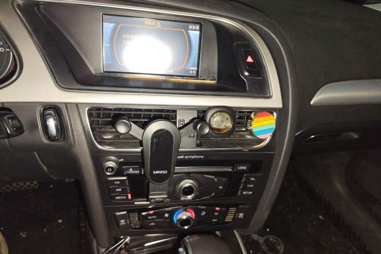 Used Audi A4L 2013 35 TFSI Automatic Standard Model Audio And AC Panel