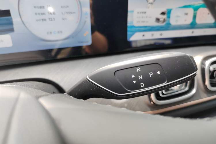 Used Chery Tiggo 9 2025 2.0T Dual-Clutch Two-Wheel Drive Luxury Edition 5 Seats Gear Lever