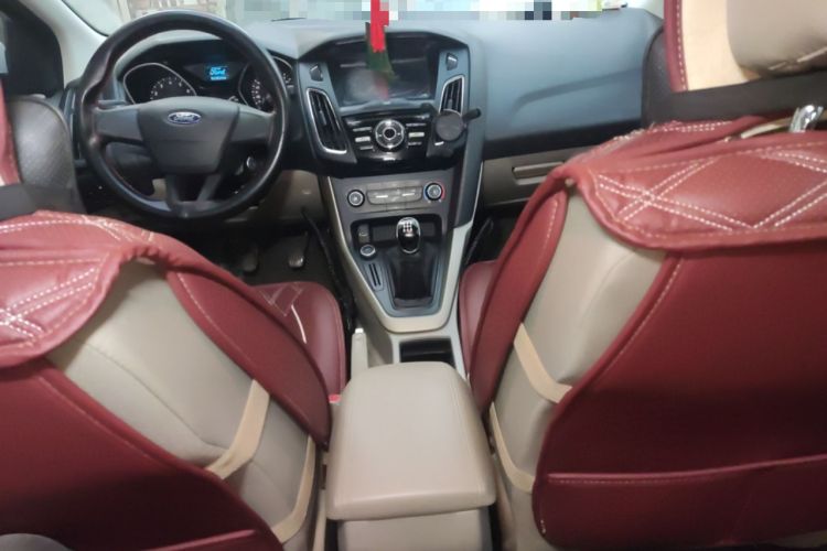 Used Ford Focus 2017 Sedan 1.6L Manual Comfort Plus SmartDrive Edition Center Console