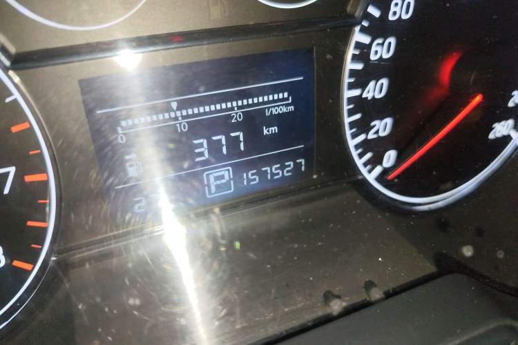 Used Nissan Tiida 2011 1.6T M-CVT Cool Edition Odometer Close Up