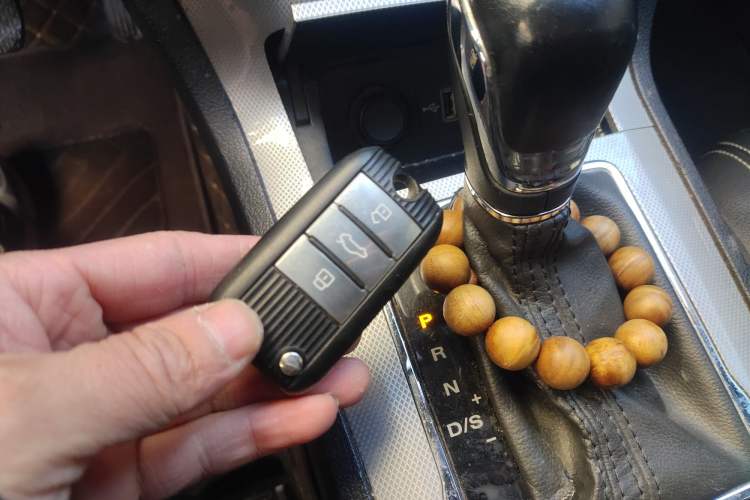 Used Roewe RX5 2018 20T Two-Wheel Drive Automatic Internet Smart Edition
