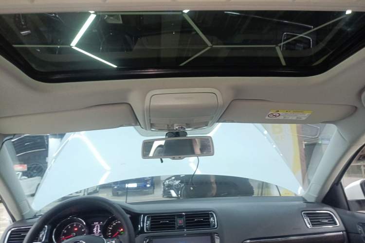 Used Volkswagen Sagitar 2015 230TSI Automatic Luxury Model Headliner