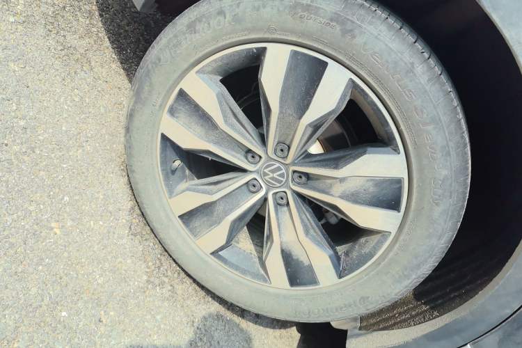 Used Volkswagen Tiguan L 2024 330TSI Automatic Two-Wheel Drive R-Line Enhanced Edition Right Rear Wheel Hub