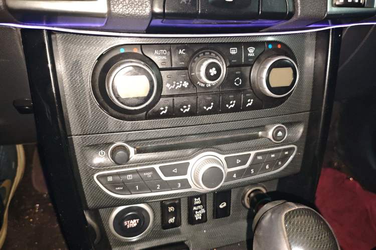 Used Renault Koleos 2012 2.5L 4x4 Comfort Edition with Navigation
