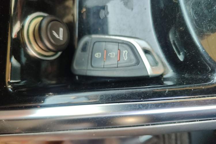 Used Zotye Domy X5 2015 1.5T CVT ZhiXian Trim China V Standard
