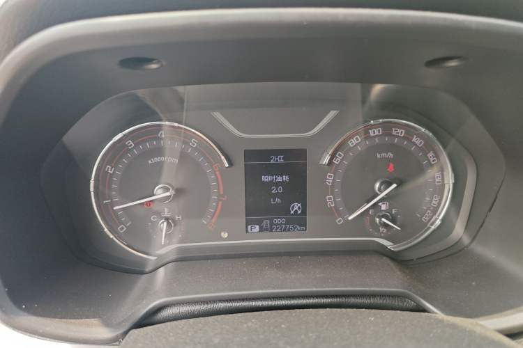 Used SAIC MAXUS T60 2017 2.0T Gasoline Automatic 4x4 High-Profile Luxury Standard Cab
