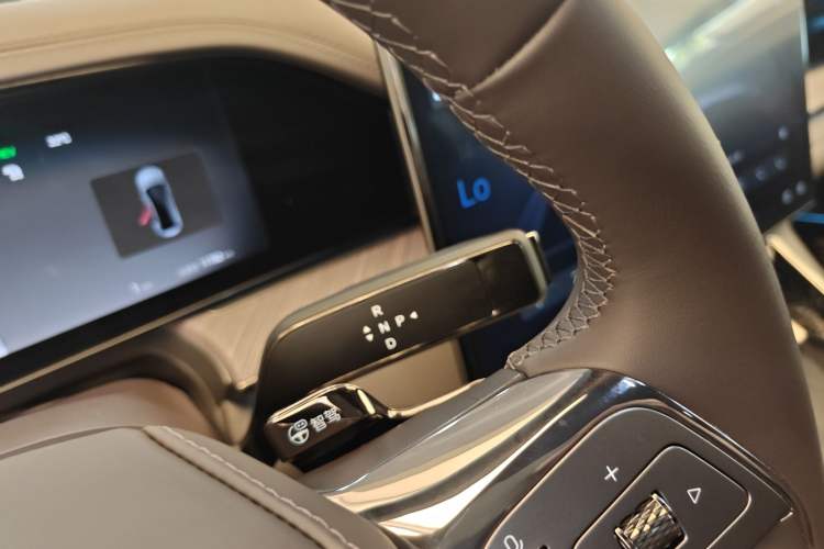 Used Denza Z9 2024 1100 km All-Wheel-Drive Ultra Version