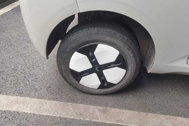 Used Wuling Hongguang MINIEV 2024 3rd Generation 215km Advanced Version Right Rear Wheel Hub