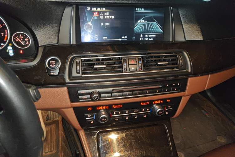 Used BMW 5 Series 2014 528Li Leading Model
