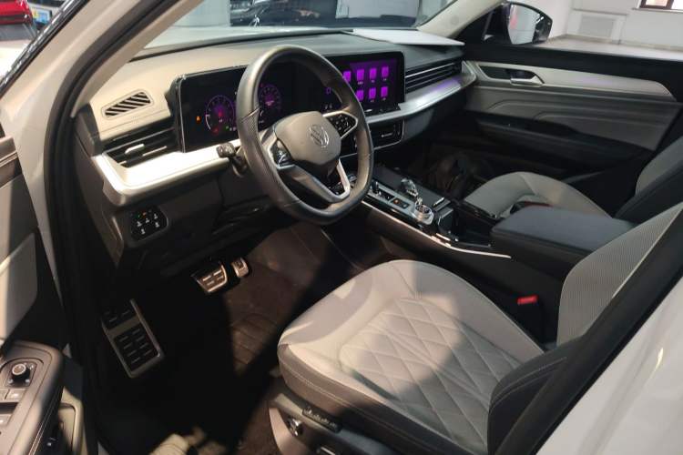 Used Volkswagen Tavendor 2023 380TSI Four-Wheel Drive R-Line Cruise Edition
