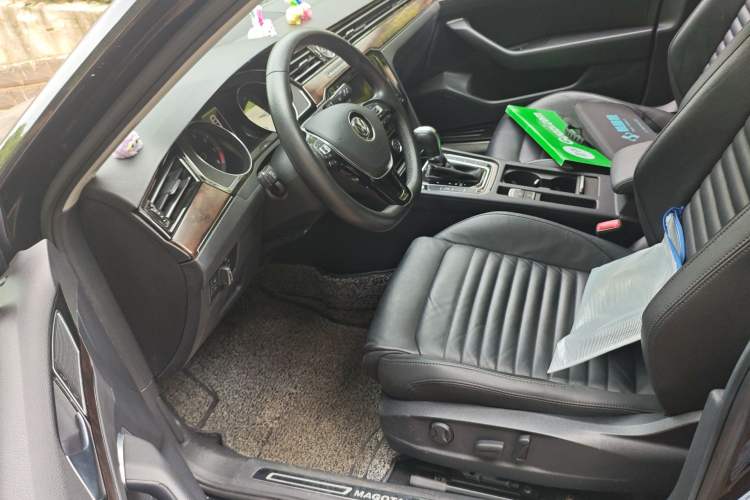 Used Volkswagen Magotan 2019 330TSI DSG Luxury Version China VI Standard Left Front Seat