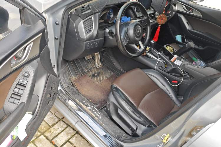 Used Mazda 3 Axela 2017 Sedan 1.5L Automatic Comfort Model China VI Standard Driver Seat