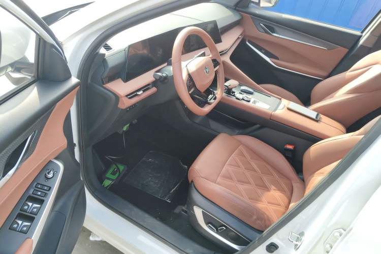 Used Changan CS75 PLUS 2023 3rd Generation 1.5T Automatic Pilot Model
