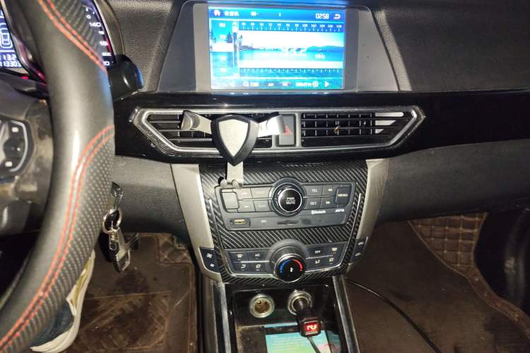 Used Zotye Domy X5 2015 1.5T Manual Luxury Version China IV Standard
