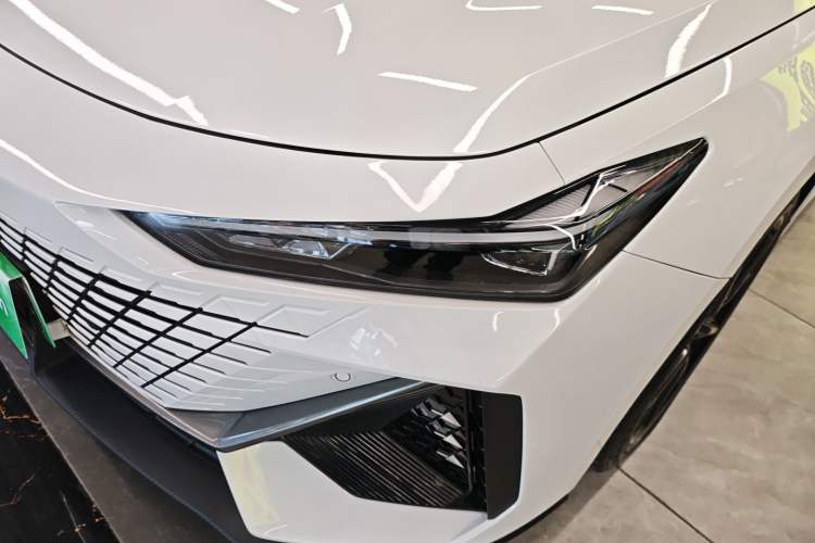 Used Changan UNI-V iDD 2023 ZhiDian iDD 1.5T 113km Smart & Fun Version
