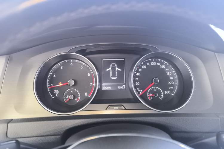 Used Volkswagen Golf 2015 1.4TSI Automatic Luxury Model
