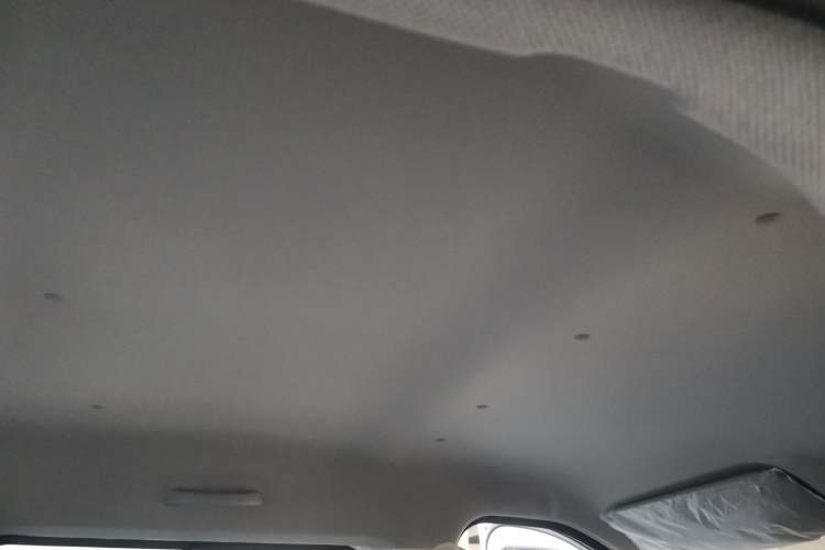 Used Wuling Yangguang 2025 Model 310KM Bus Edition—Customized by CATL