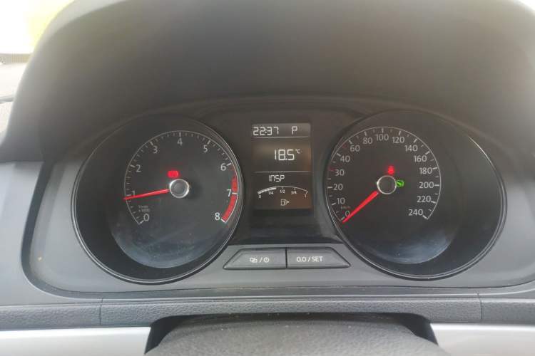 Used Volkswagen Gran Lavida 2015 1.6L Automatic Fashion Edition Instrument Cluster