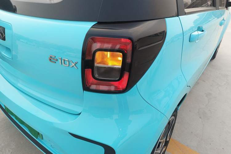 Used SOL E10X 2021 302 km Range Fashion Edition 31.4 kWh