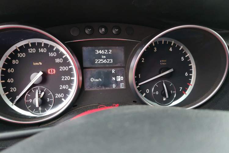 Used Mercedes-Benz R-Class 2017 R 320 4MATIC Business Edition Prestige Model
