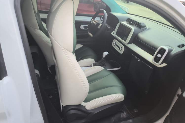 Used Roewe Clever 2021 302 km New Four-Seater Super-Efficient Version
