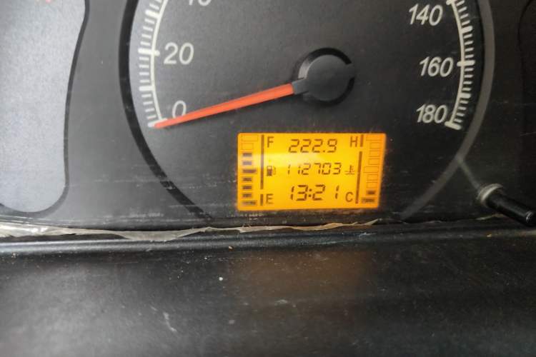 Used Wuling Zhiguang 2015 1.2L S Practical Model LSI Odometer Close Up