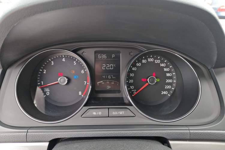 Used Volkswagen Lavida 2015 1.6L Automatic Comfort Edition
